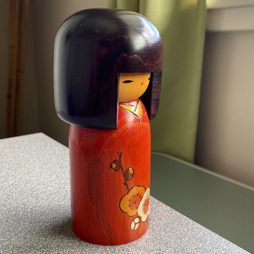 Japanese Kokeshi Doll w/Beautiful Kimono w/Plum Blossoms & Artist's Stamp - Picture 5 of 16